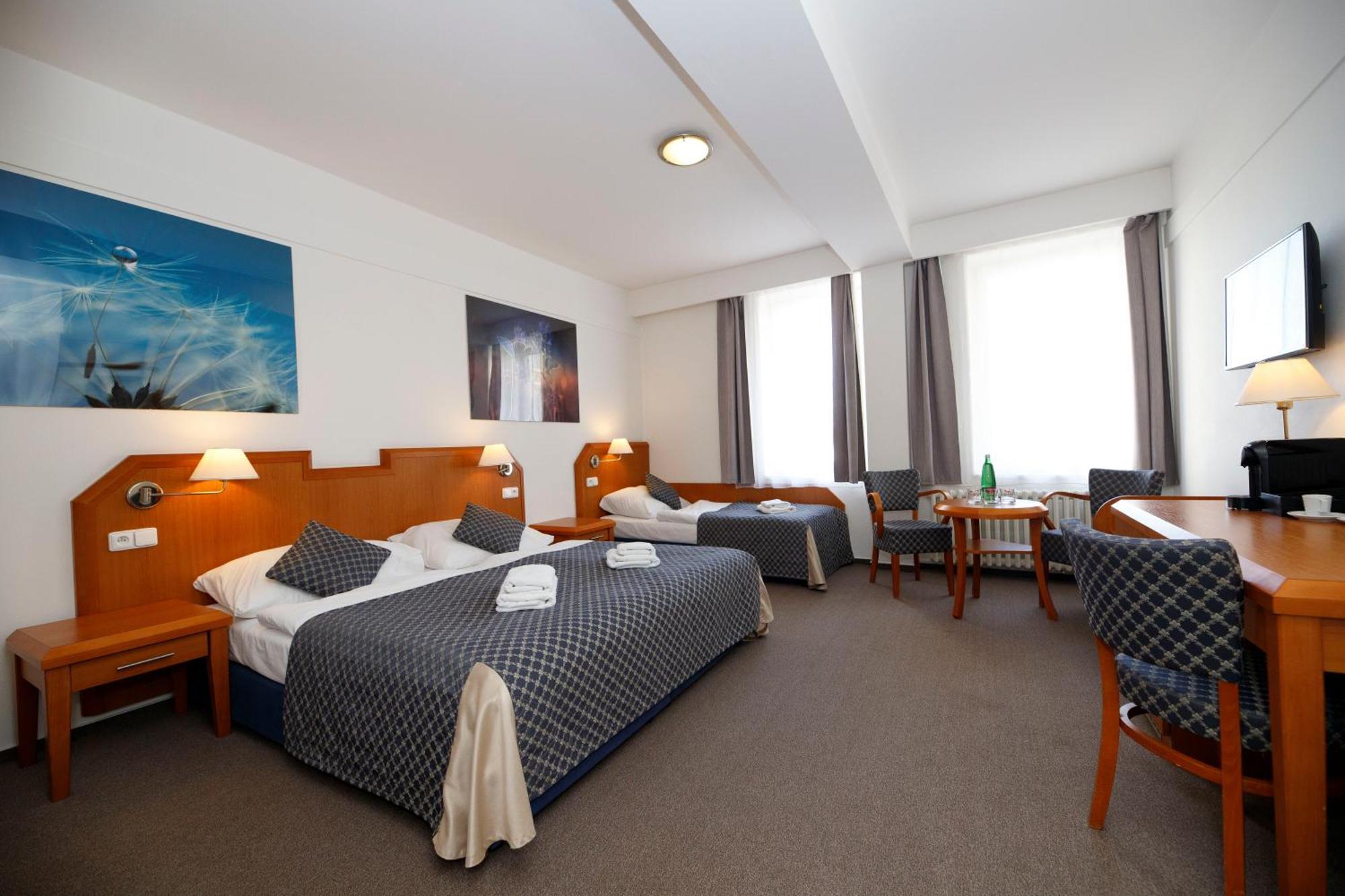 Lh Hotel Medinek Old Town Kutna Hora Ngoại thất bức ảnh