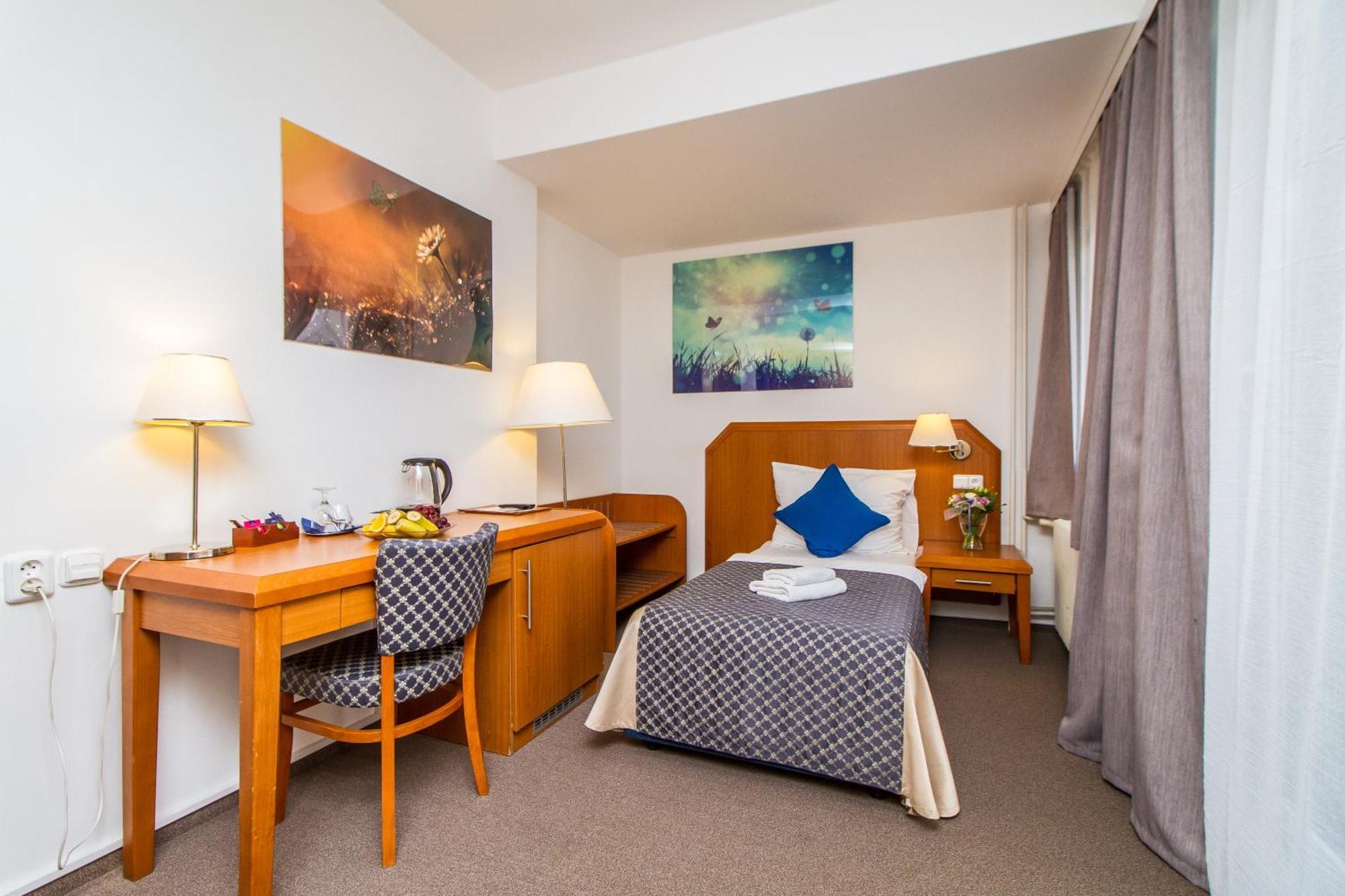 Lh Hotel Medinek Old Town Kutna Hora Ngoại thất bức ảnh