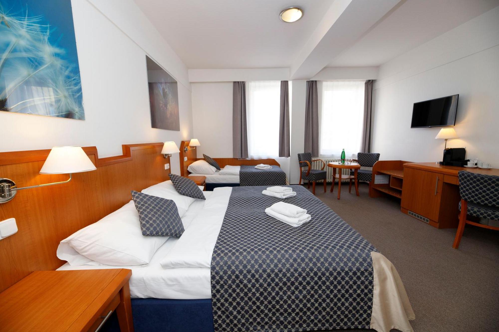 Lh Hotel Medinek Old Town Kutna Hora Ngoại thất bức ảnh