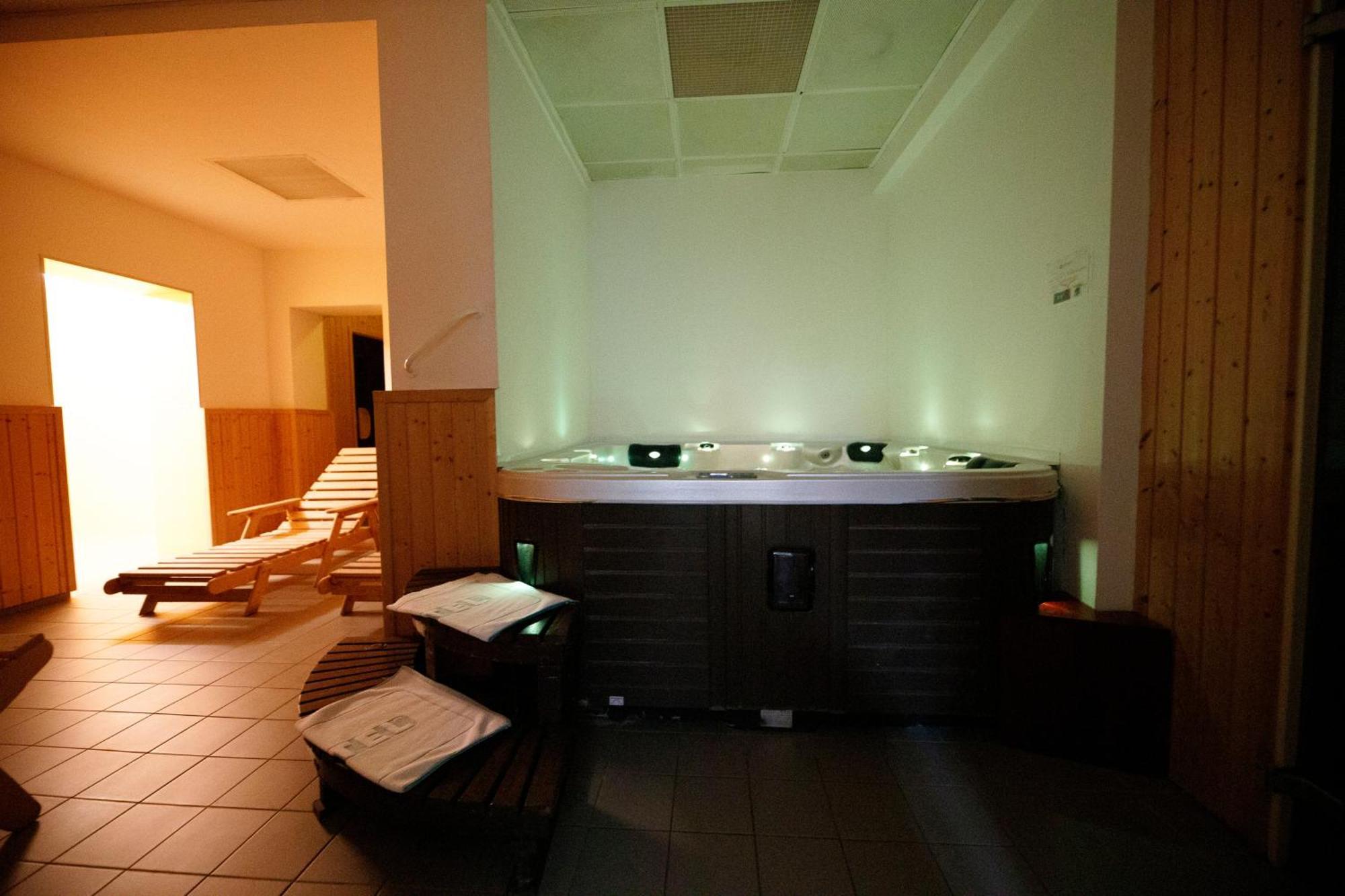 Lh Hotel Medinek Old Town Kutna Hora Ngoại thất bức ảnh