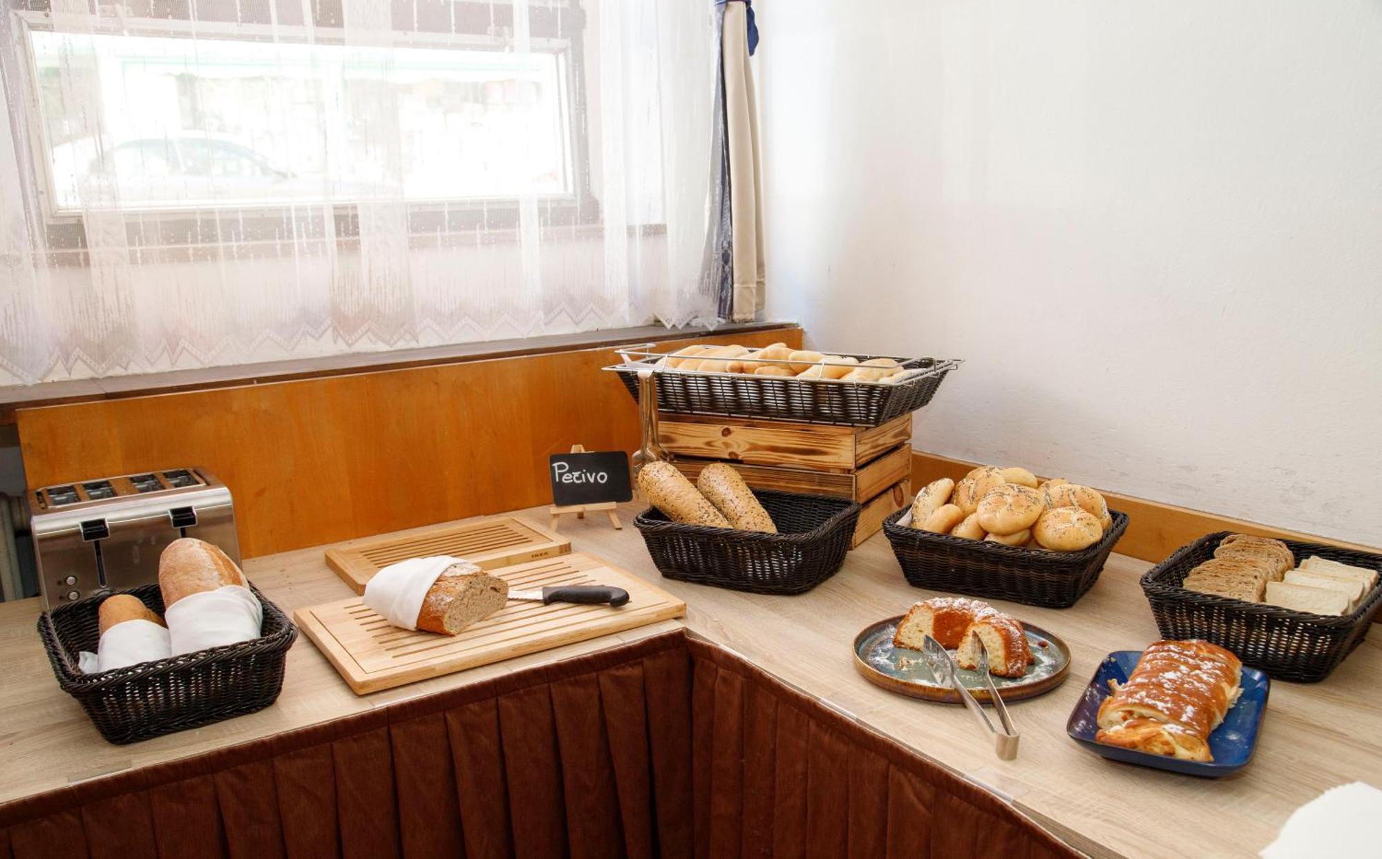 Lh Hotel Medinek Old Town Kutna Hora Ngoại thất bức ảnh