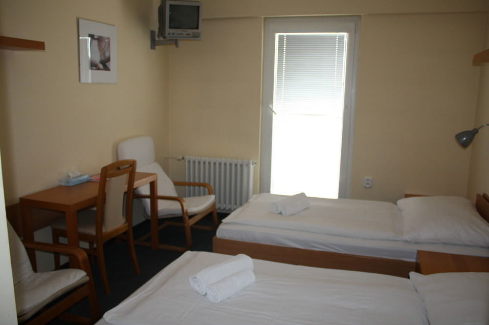 Lh Hotel Medinek Old Town Kutna Hora Ngoại thất bức ảnh