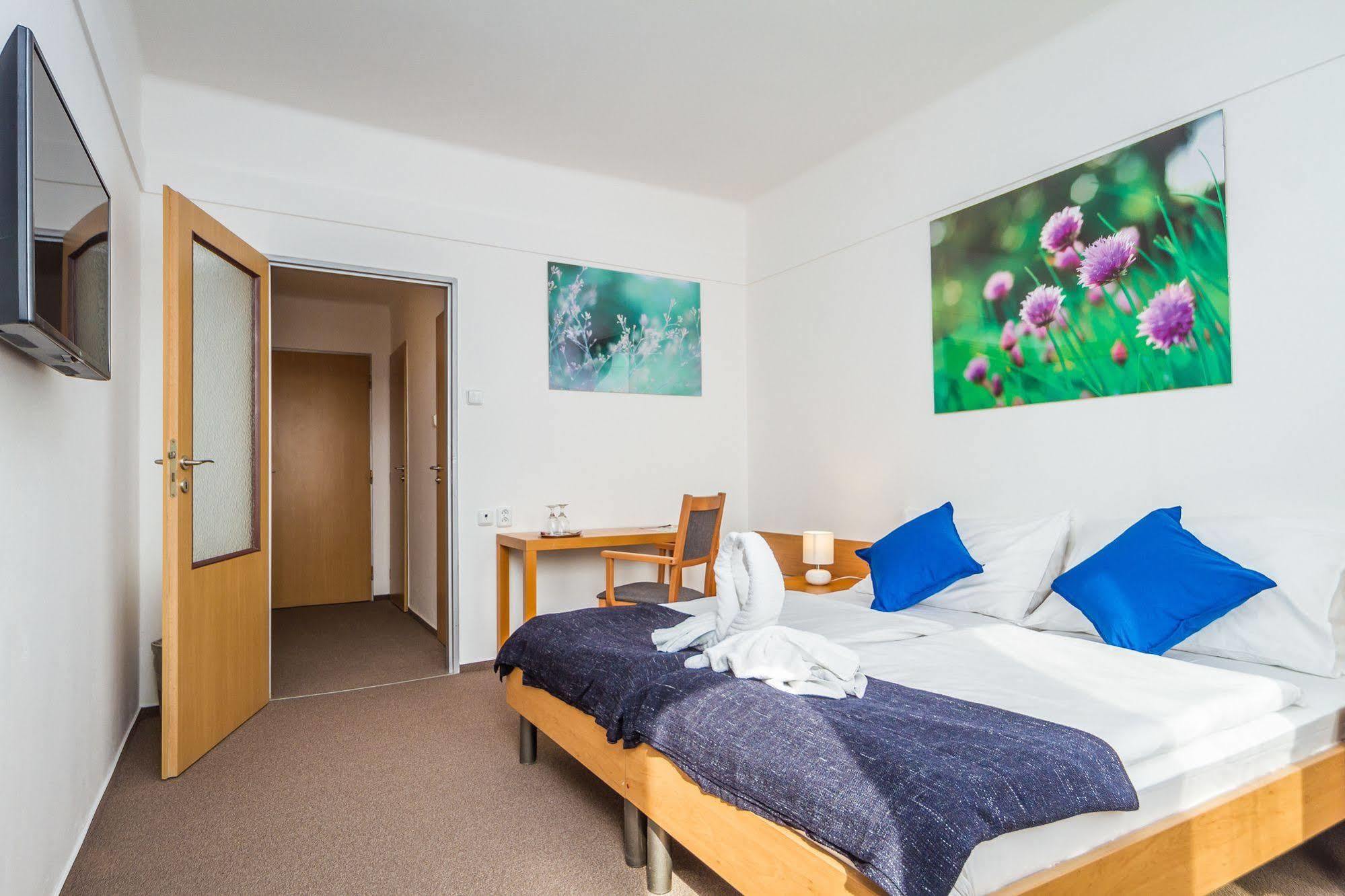 Lh Hotel Medinek Old Town Kutna Hora Ngoại thất bức ảnh
