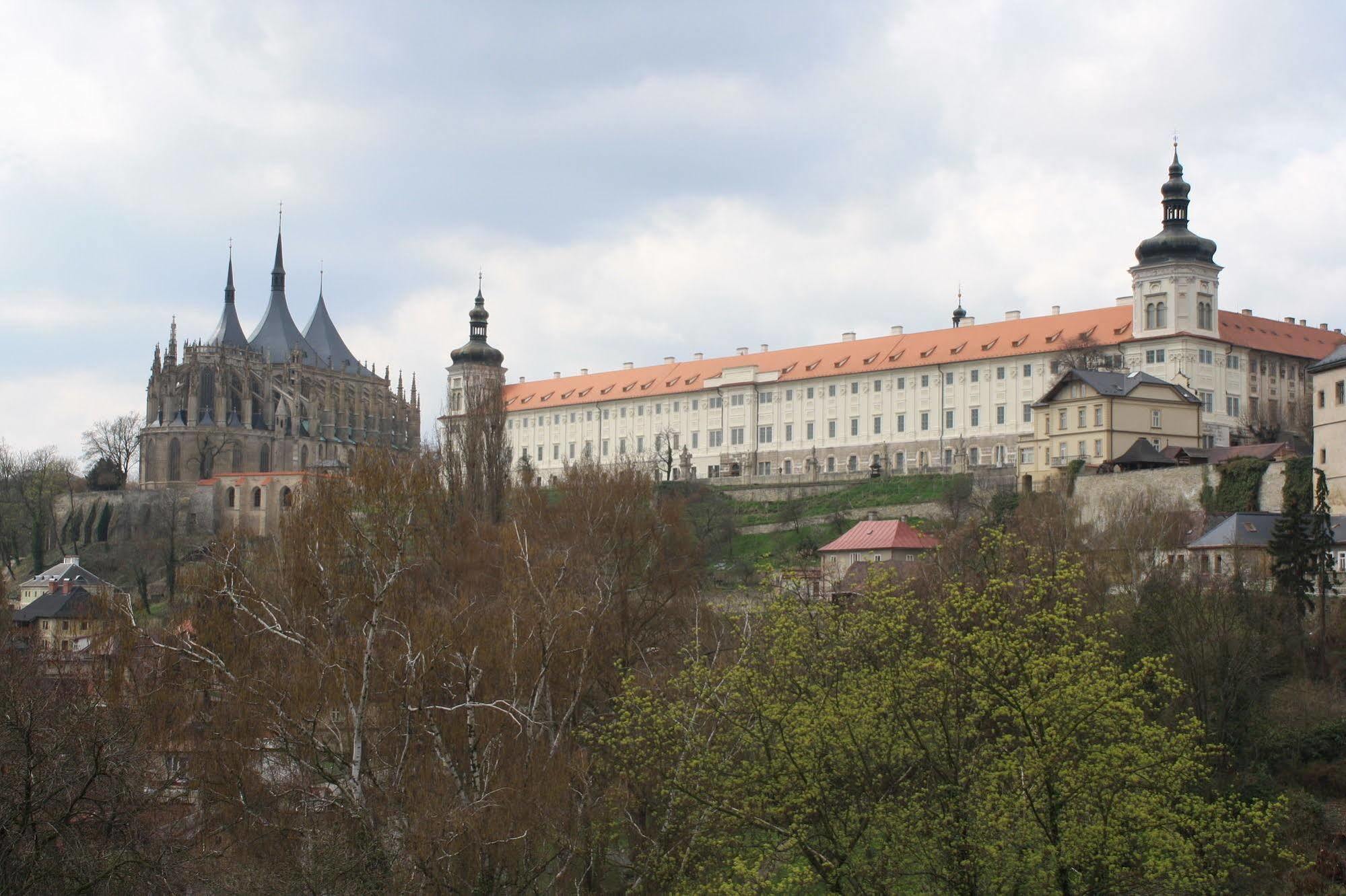 Lh Hotel Medinek Old Town Kutna Hora Ngoại thất bức ảnh