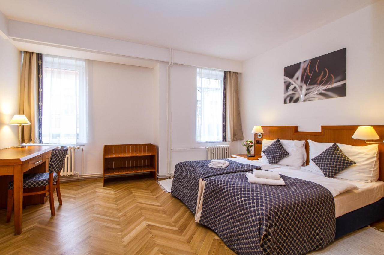 Lh Hotel Medinek Old Town Kutna Hora Ngoại thất bức ảnh